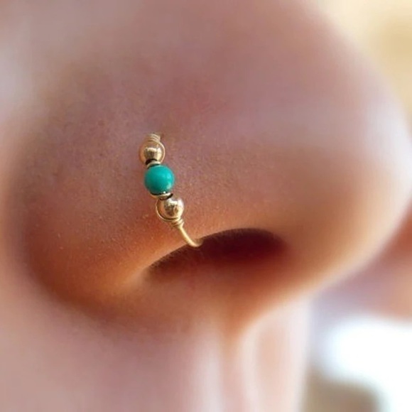 🌺 Absolutely stunning Bohemian Green Bead Nose Round Hoop Piercing ring - Picture 2 of 15